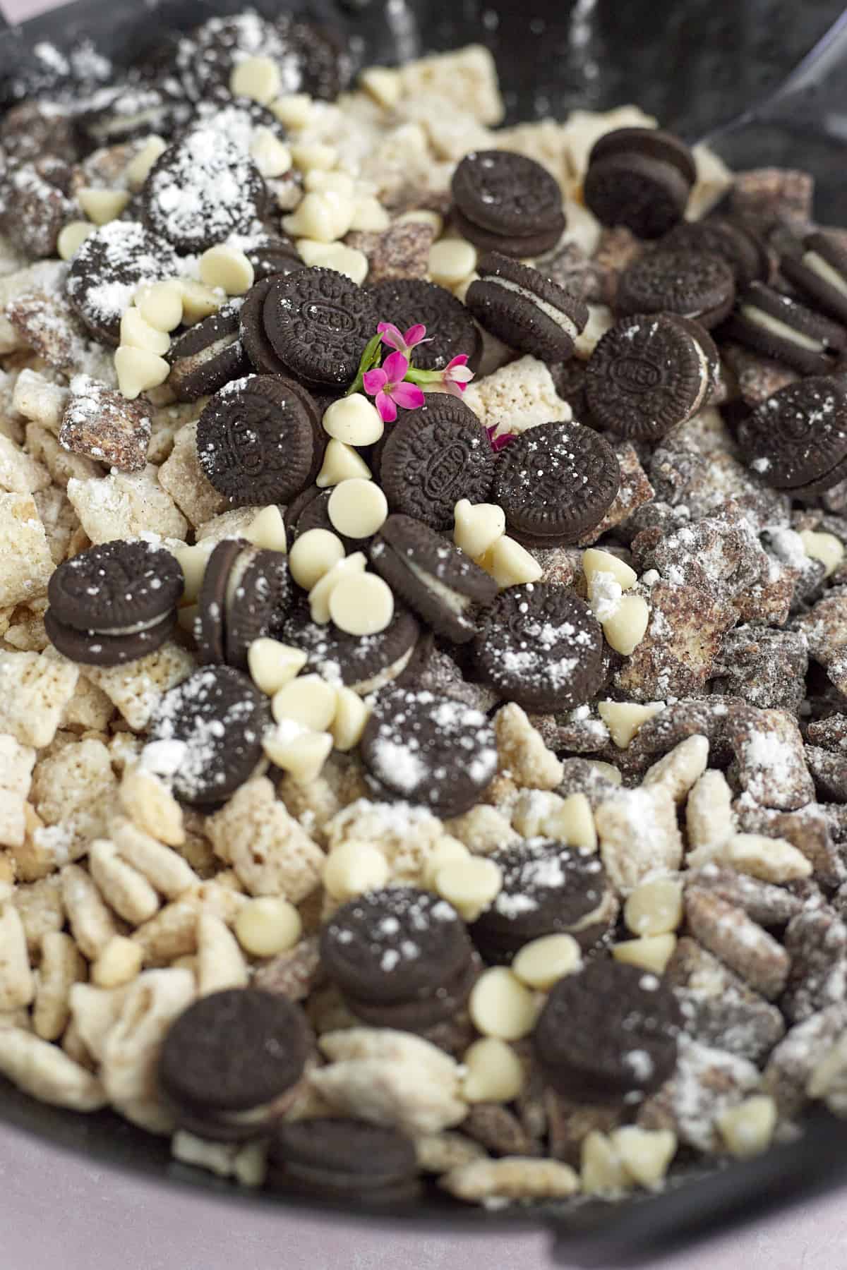 close up image of cookies and cream muddy buddies