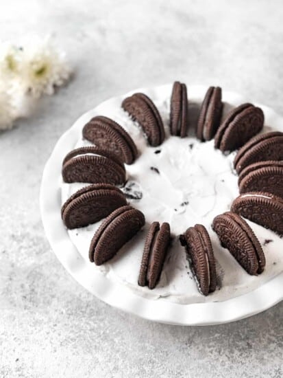 a whole no-bake Oreo pie topped with Oreos.