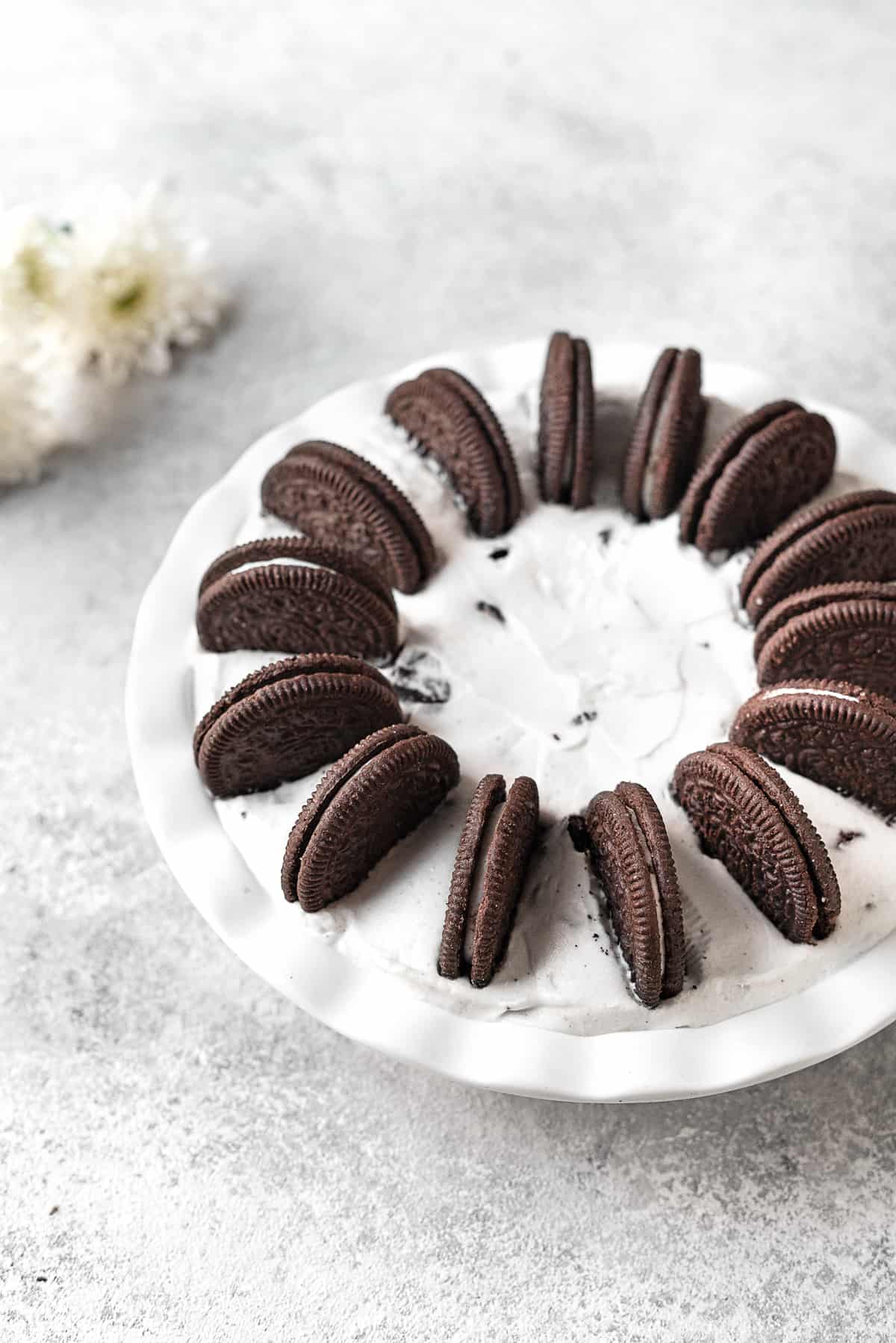 no-bake Oreo pie topped with Oreos.