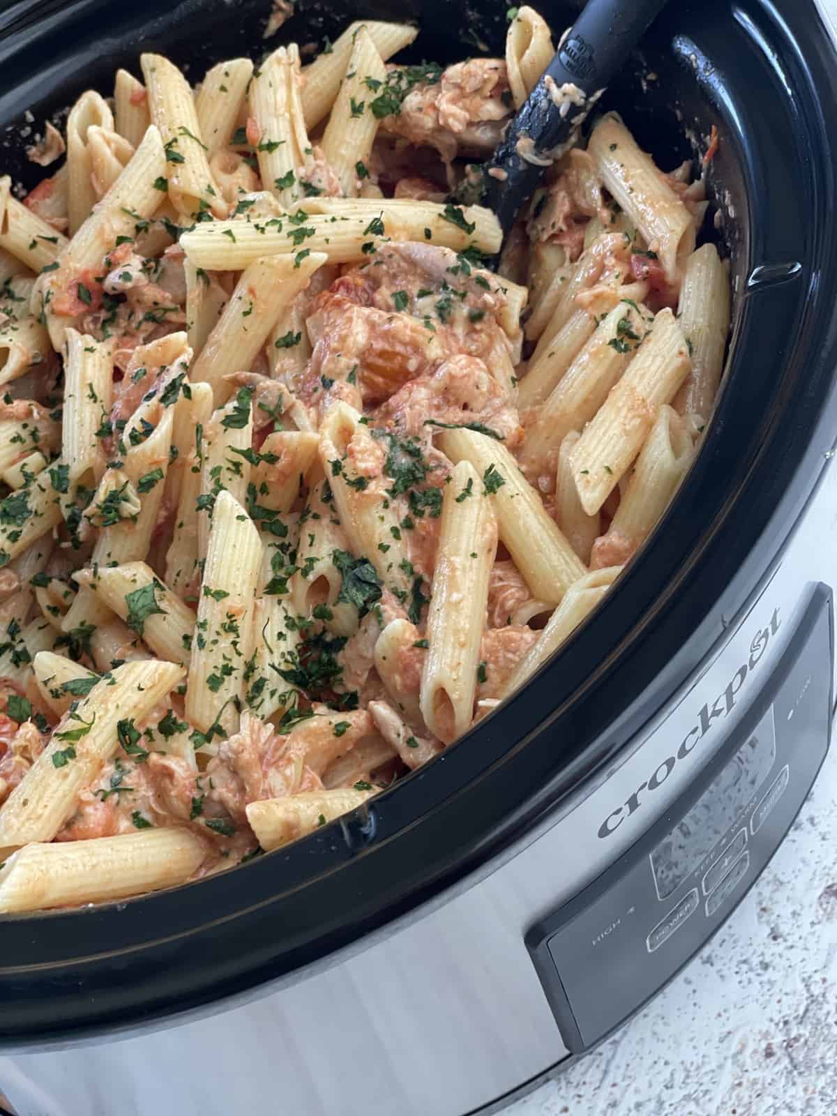 slow cooker creamy tuscan chicken pasta