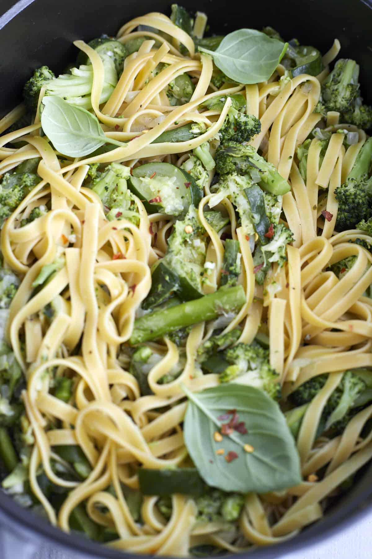 close up image of one pot veggie pasta in a pot