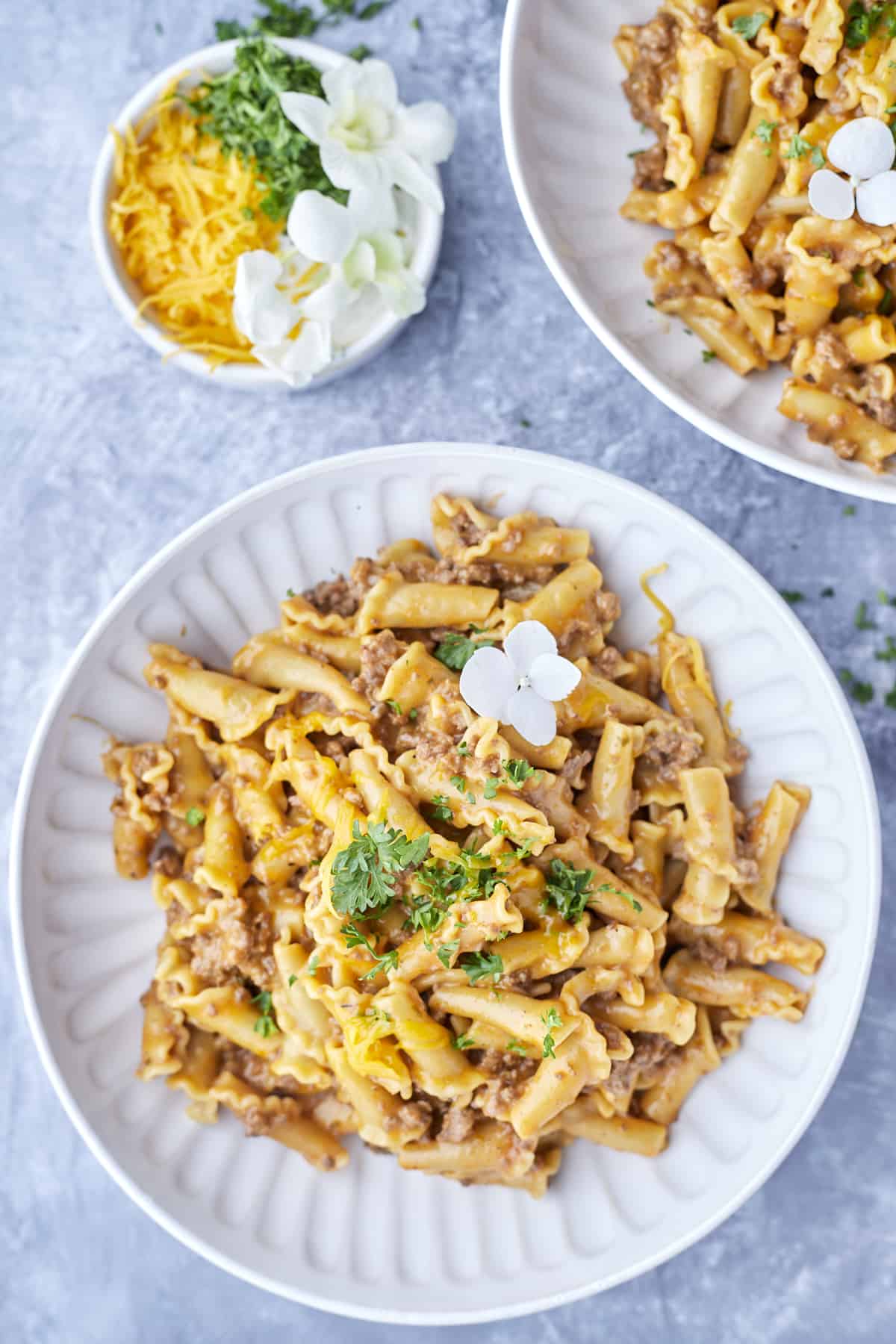 One-Pot Cheeseburger Pasta - Emily Bites