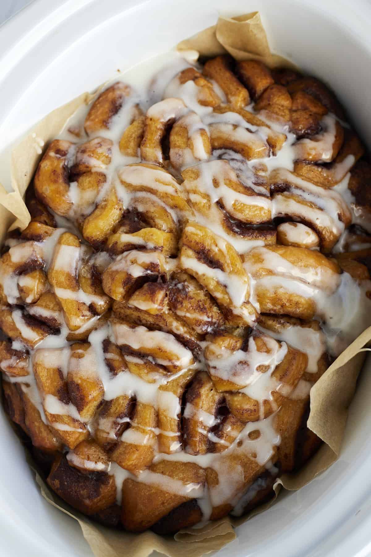 overhead image of slow cooker apple cinnamon rolls.