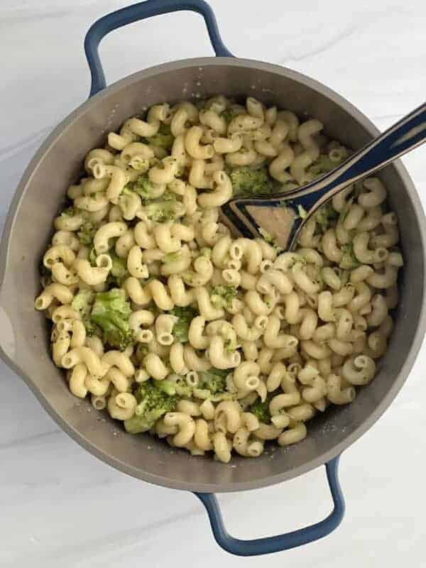 One Pot Broccoli Mac and Cheese {No-Boil Pasta Recipe}