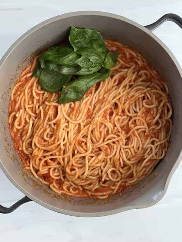 Easy Spicy Spaghetti Arrabbiata (Quick and Easy Pasta)