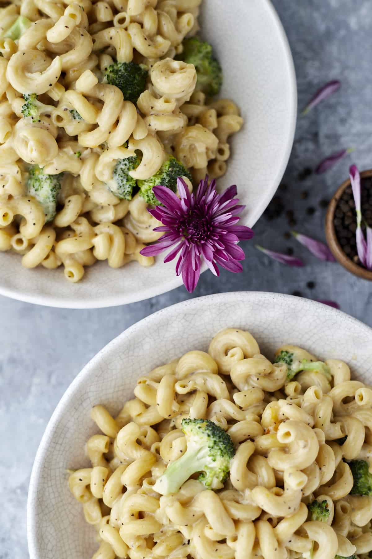 two bowl of one pot broccoli mac and cheese