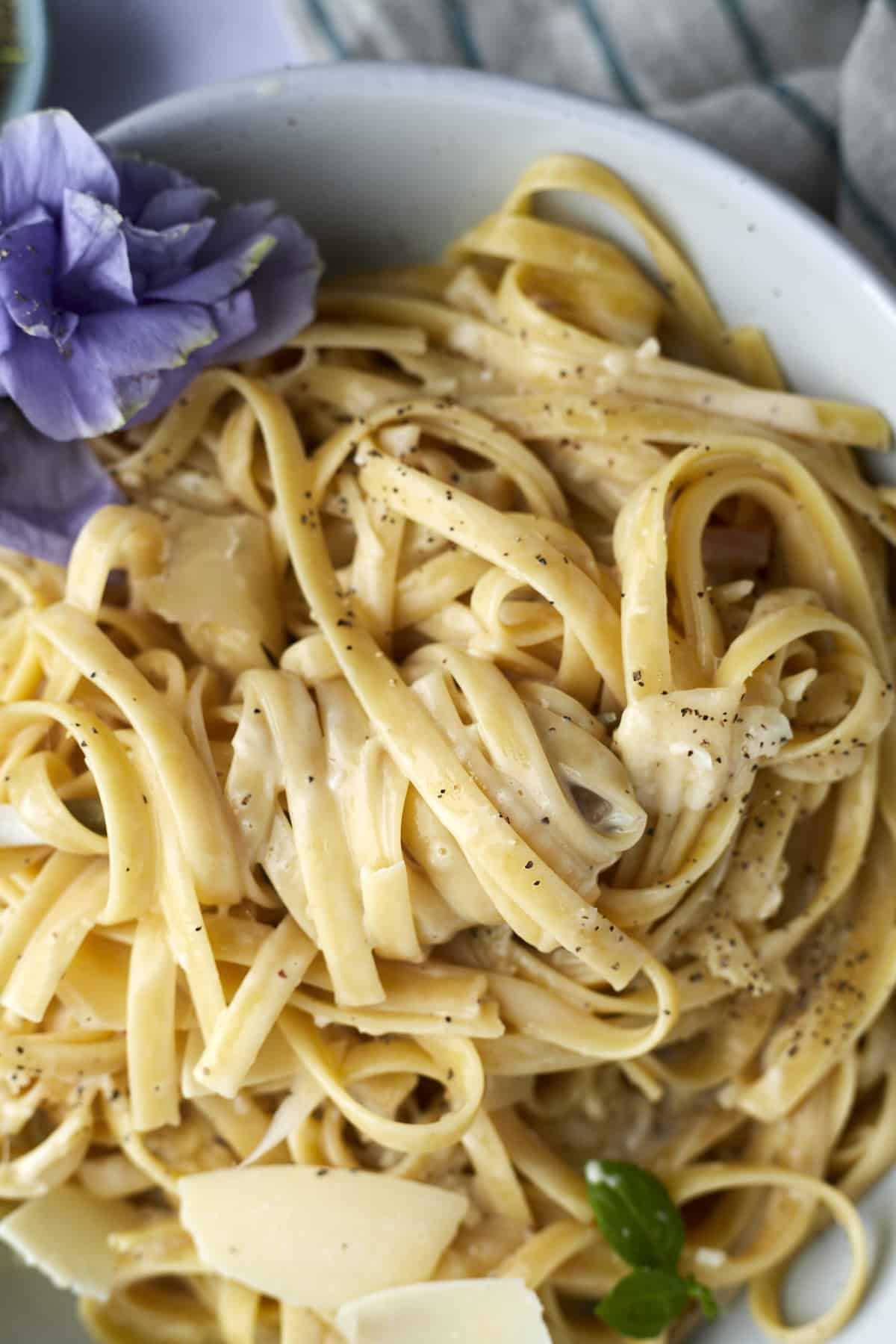 Close up image of one pot fettuccine alfredo in a bowl. 