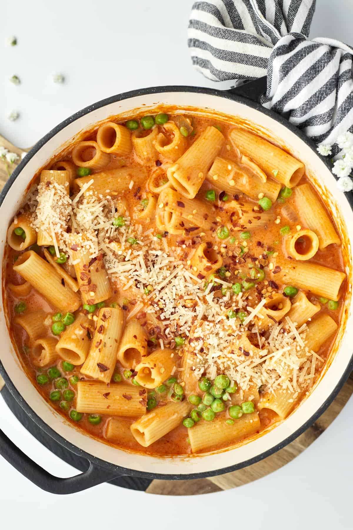 overhead image of one pot spicy rigatoni
