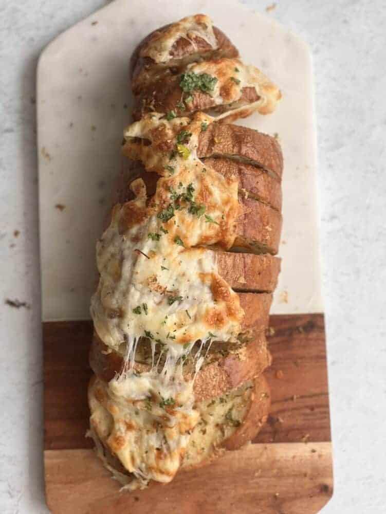 Cheesy Garlic Bread (Pull-Apart Bread)