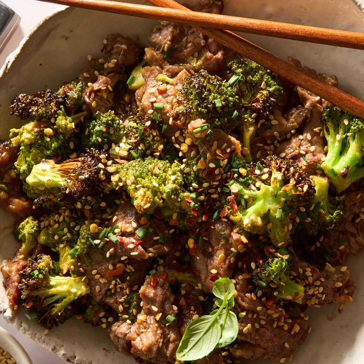 A bowl of air fryer beef and broccoli.