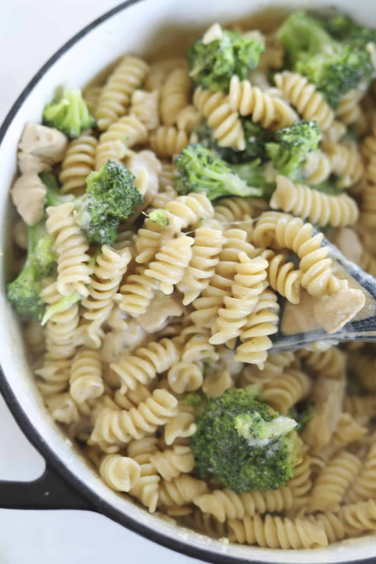 pot of rotini and broccoli 