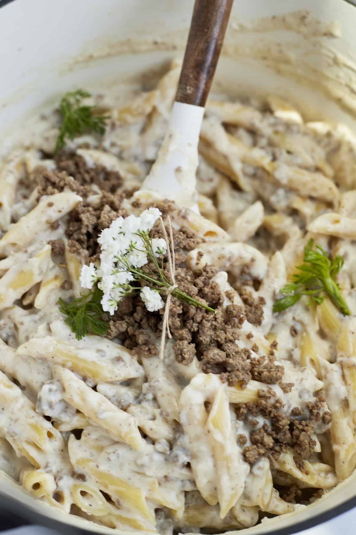 close up image of béchamel pasta with ground beef