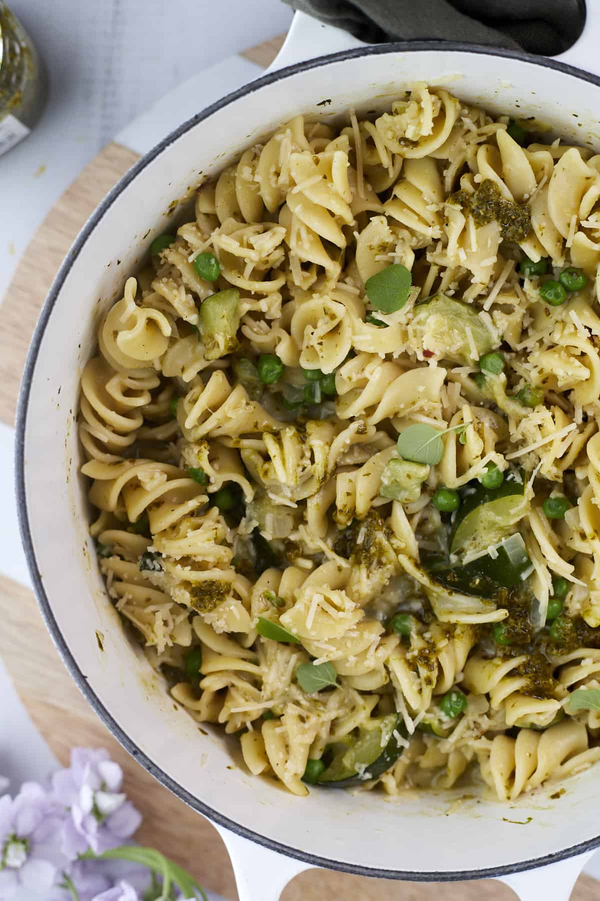 one post creamy pesto pasta