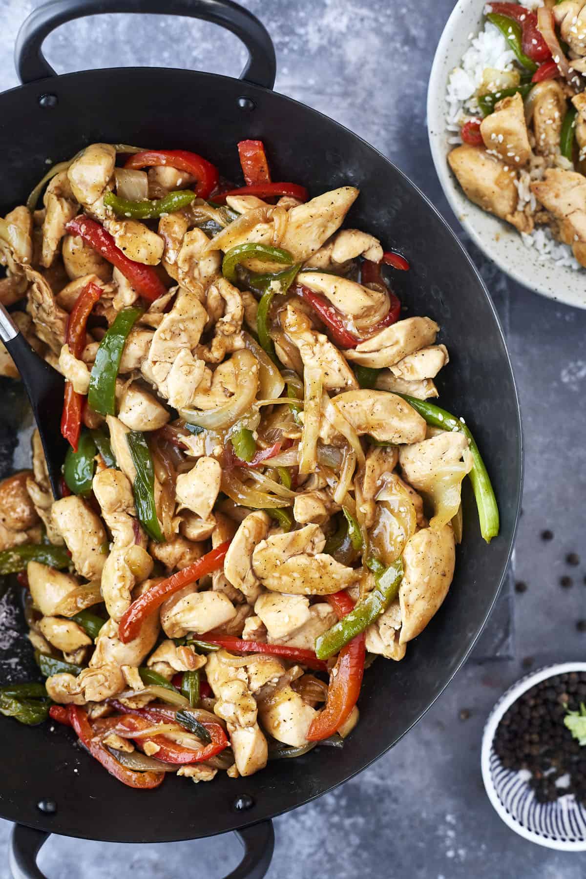 a skillet full of black pepper chicken 