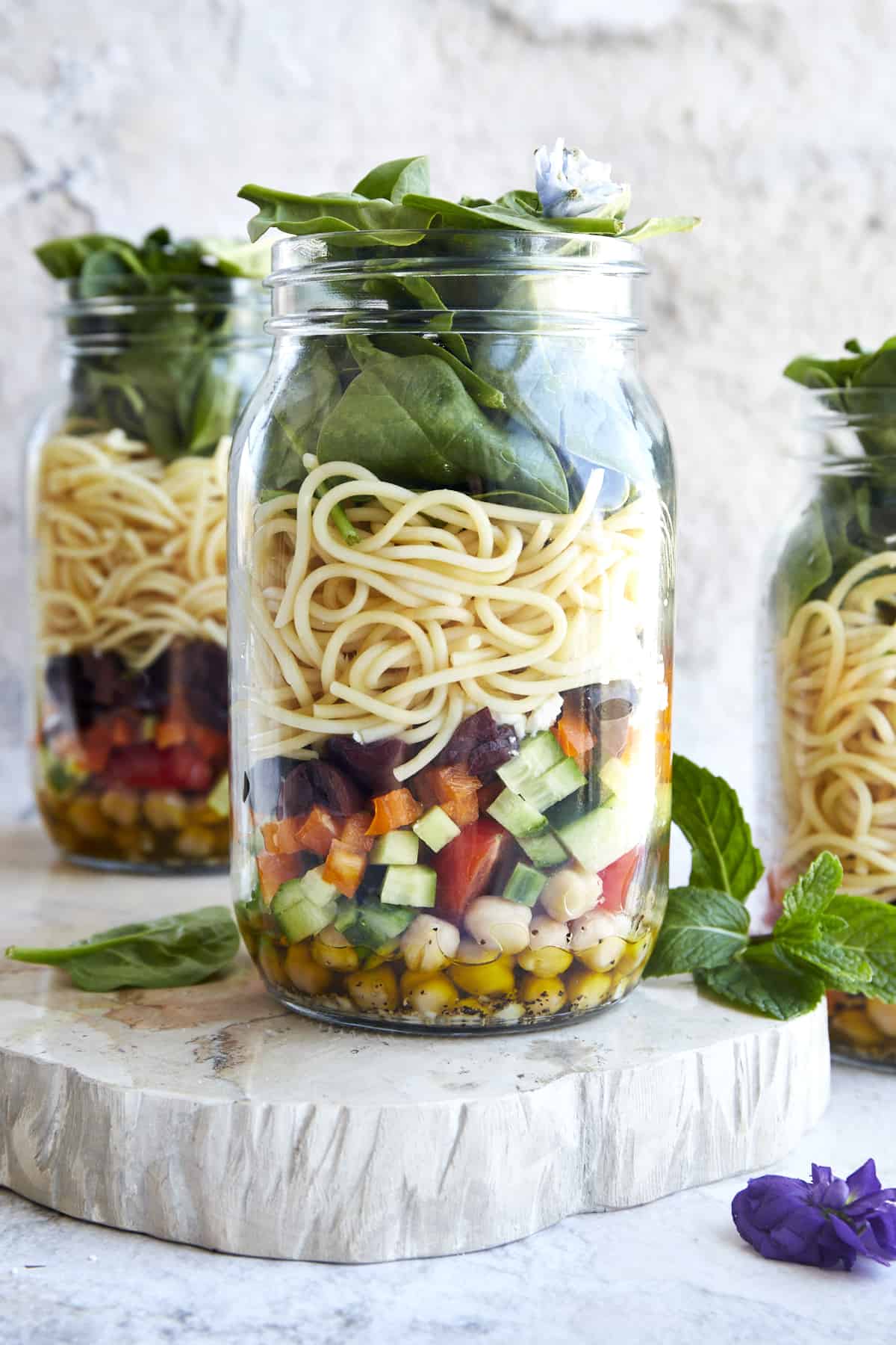 https://www.fooddolls.com/wp-content/uploads/2023/04/Greek-Spaghetti-Salad15742.jpg