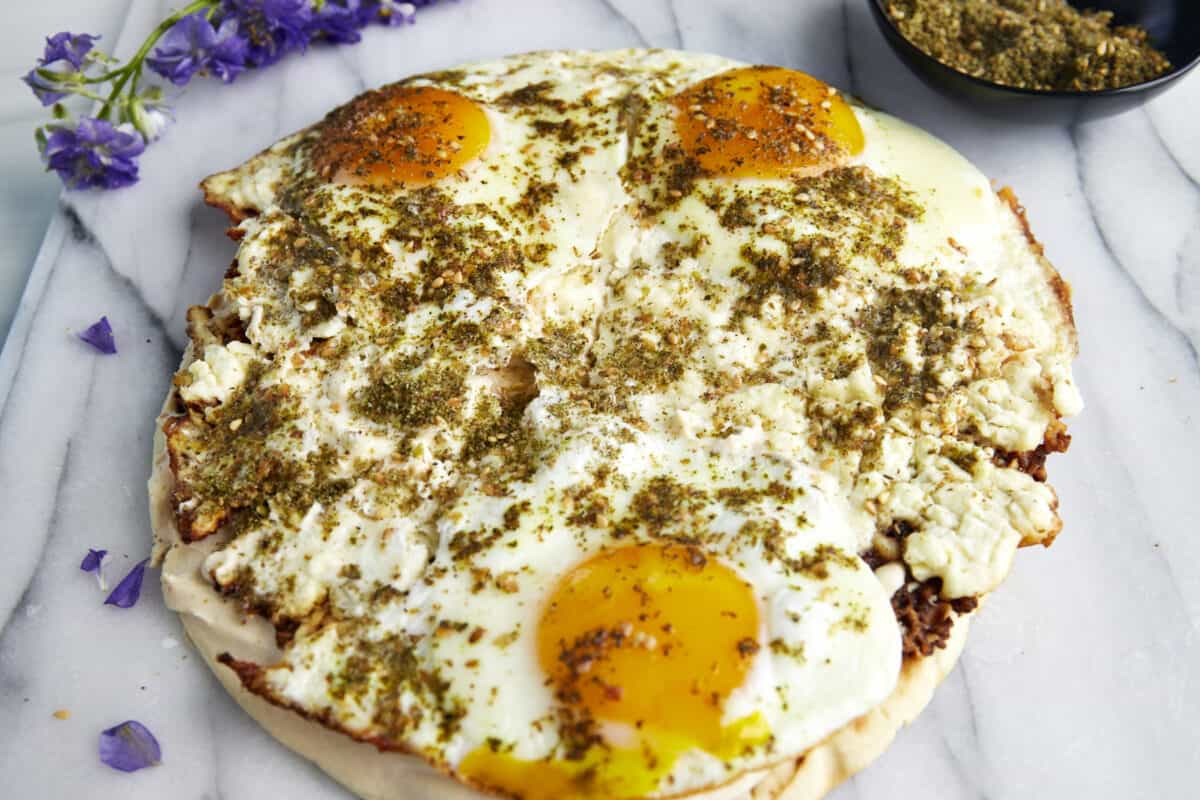Viral feta fried eggs topped with za'atar and served on pita bread topped with hummus. 