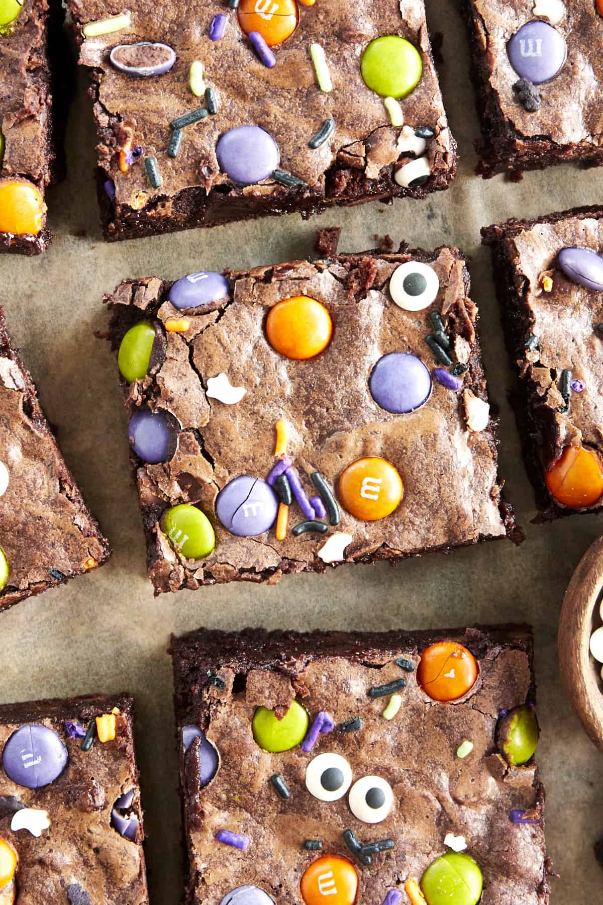 https://www.fooddolls.com/wp-content/uploads/2023/10/Halloween-Brownies1159.jpg