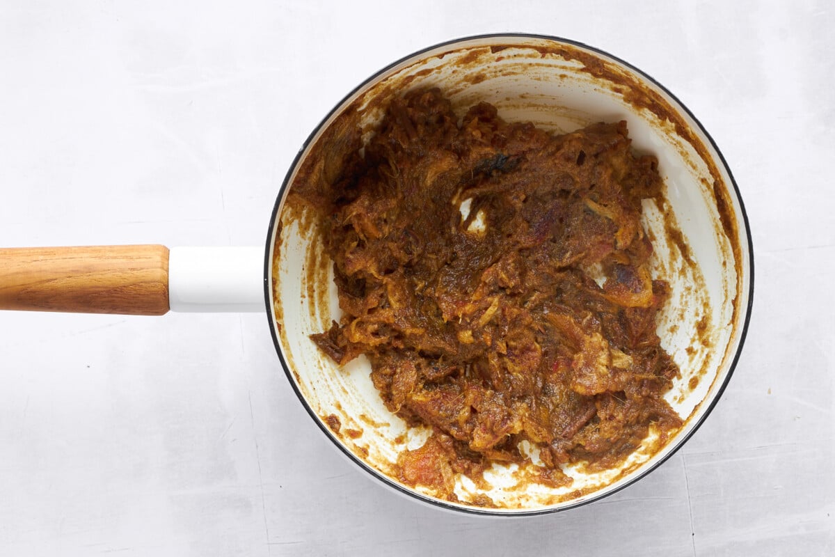 Date paste in a pot.