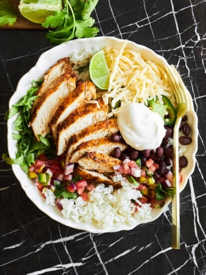 A copycat chipotle chicken burrito bowl.