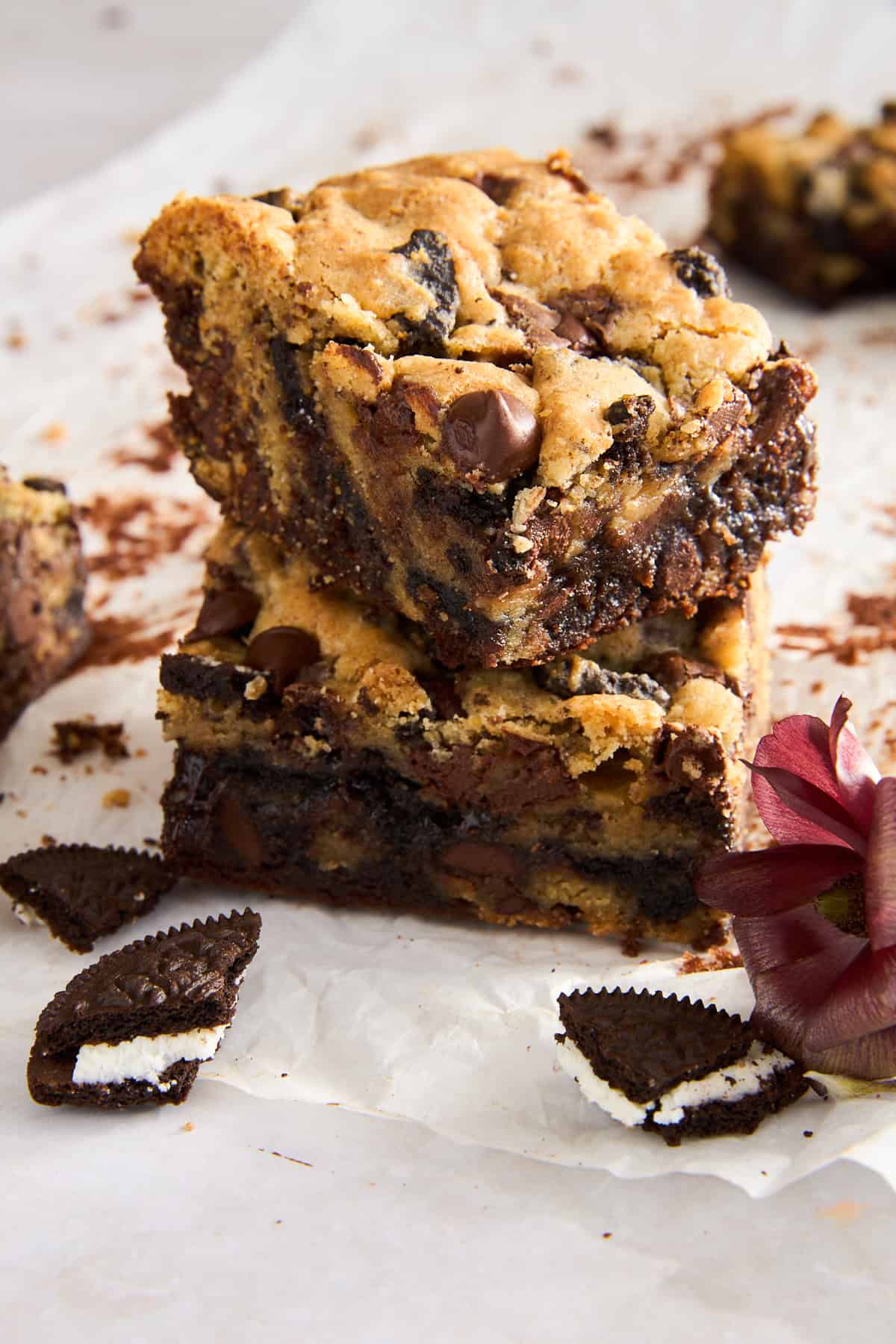 A stack of two Oreo brookie bars.